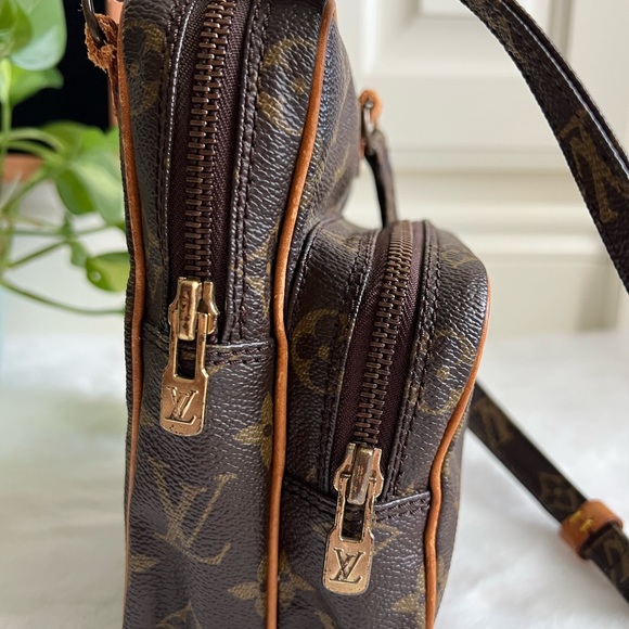 Authentic Louis Vuitton Mini Amazon Monogram Crossbody - Picture 3 of 13